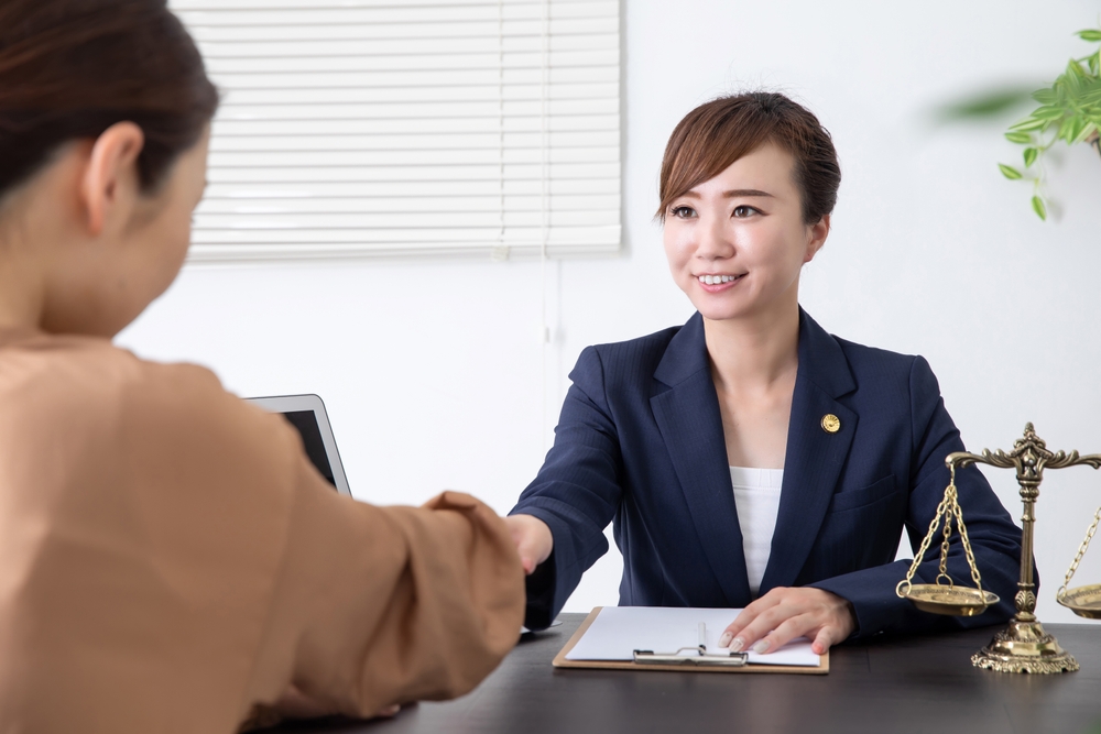 Lawyer's,Asian,Woman having a consultation with a client